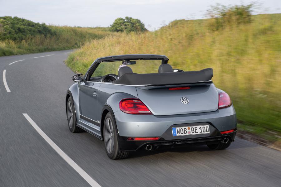  Volkswagen Beetle Convertible Denim 2016 года  (фото 6 из 41)